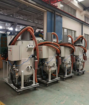 馬來西亞客戶訂購四臺環(huán)保無塵回收式噴砂機！砂管長達20米！