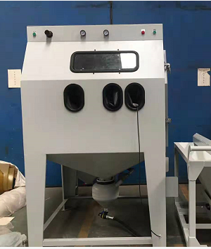 無錫迪砂非標(biāo)定制三工位推車轉(zhuǎn)盤加壓式噴砂機(jī)！省時(shí)省力!操作簡單